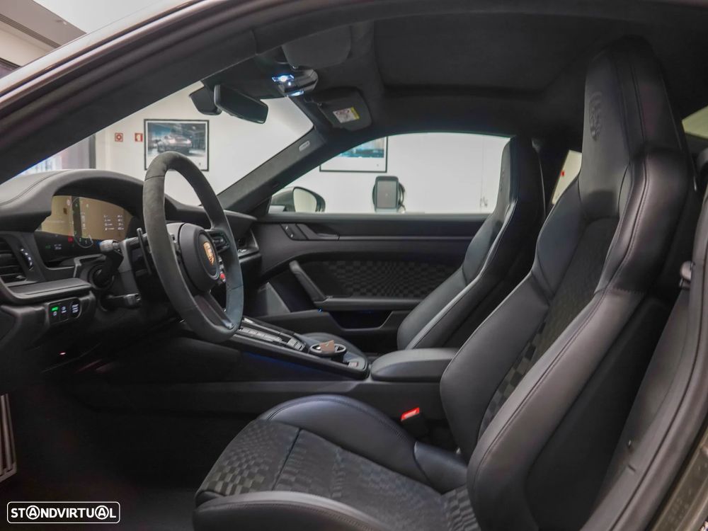Porsche 911 (992) - 17