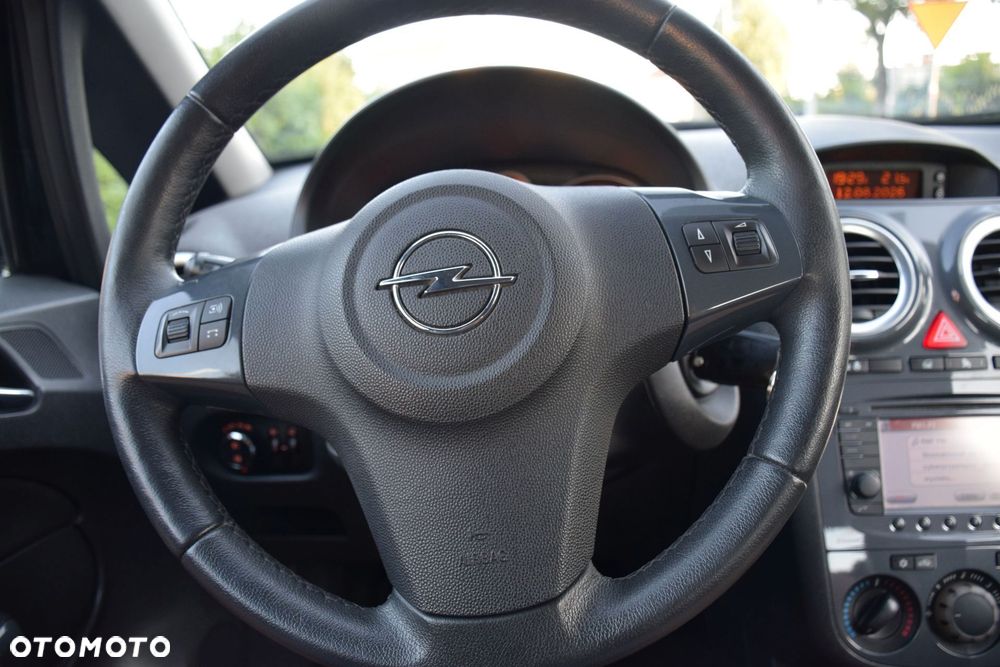 Opel Corsa 1.4 16V Cosmo - 17
