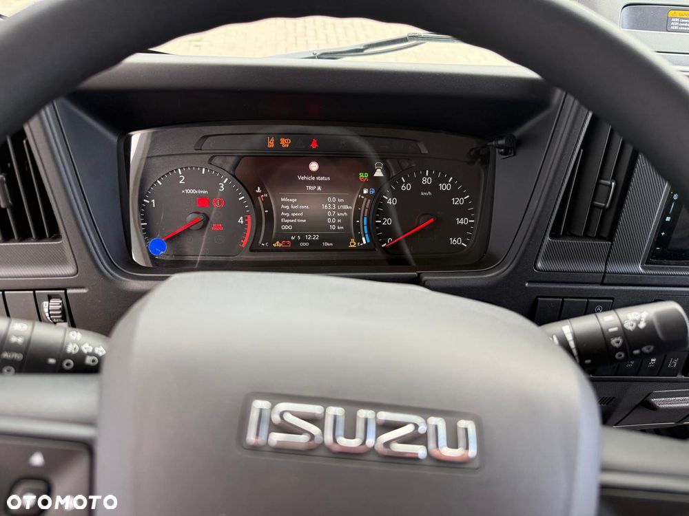 Isuzu M30 - 10