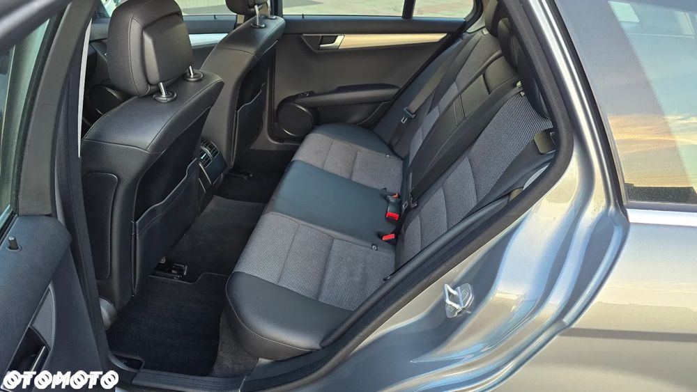 Mercedes-Benz Klasa C 180 BlueEFFICIENCY Avantgarde - 24
