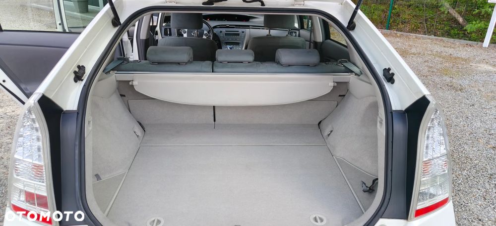 Toyota Prius (Hybrid) Executive - 15