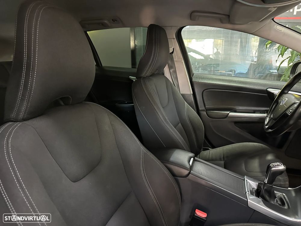 Volvo V60 2.0 D2 Momentum Drive - 20