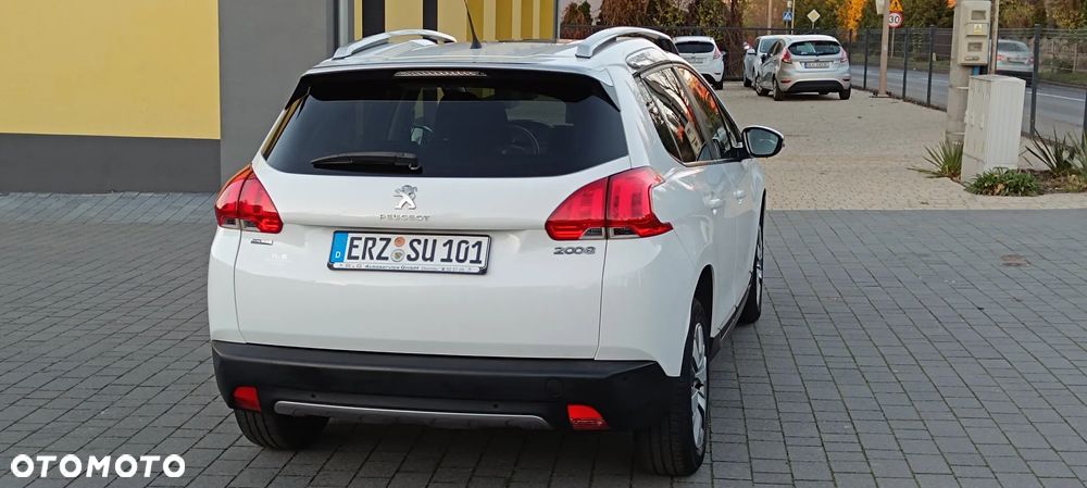 Peugeot 2008 1.2 Pure Tech Allure S&S - 17