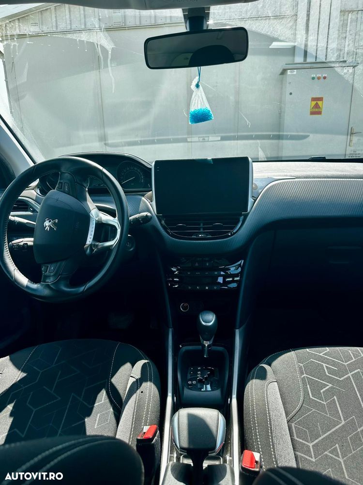Peugeot 2008 1.2 L PureTech ETG Allure - 8