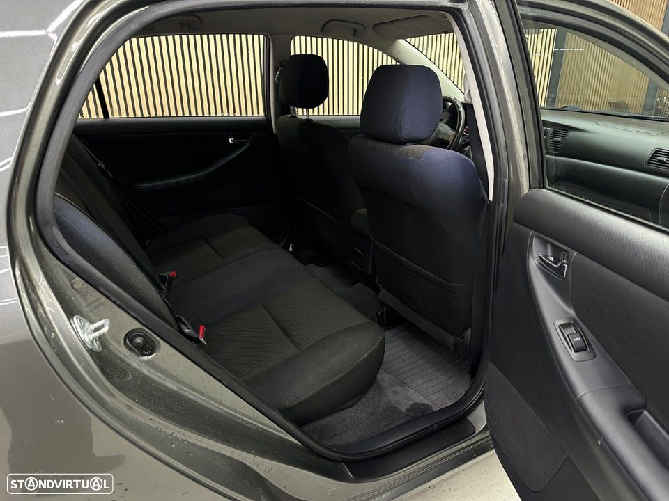 Toyota Corolla - 4