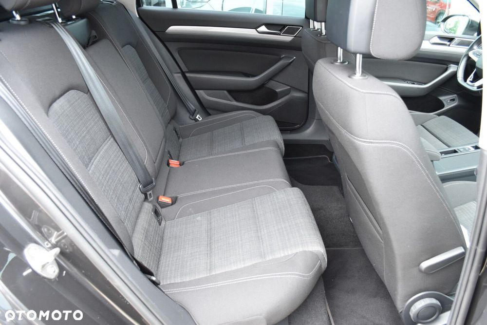 Volkswagen Passat - 33