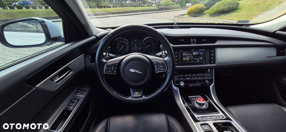 Jaguar XF 3.0 V6 AWD R-Sport - 17