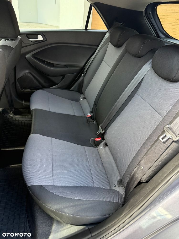 Hyundai i20 1.4 Intro Edition - 20