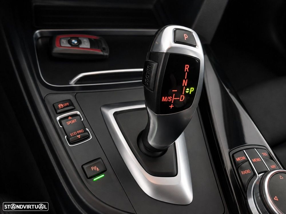 BMW 318 d Line Sport Auto - 24
