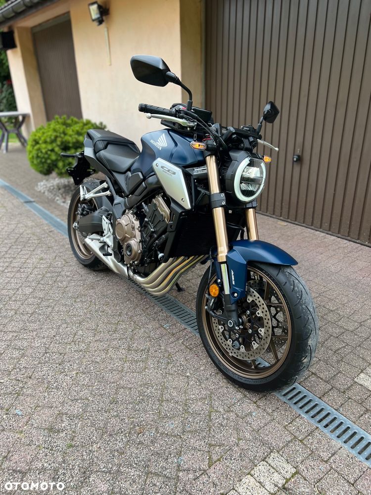 Honda CB - 1