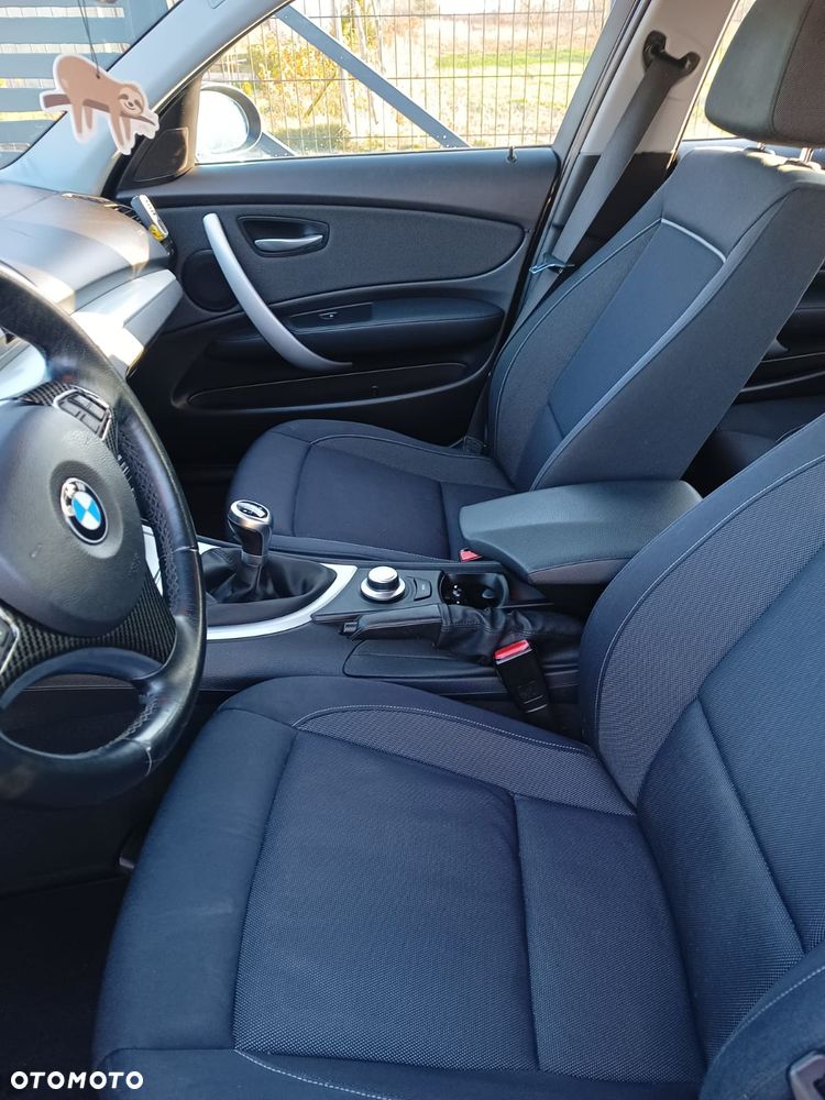 BMW Seria 1 120i - 12
