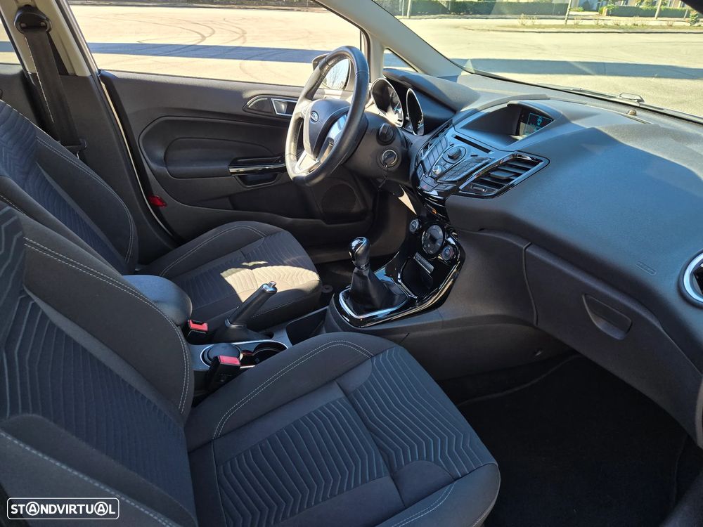Ford Fiesta 1.0 T EcoBoost Titanium - 23