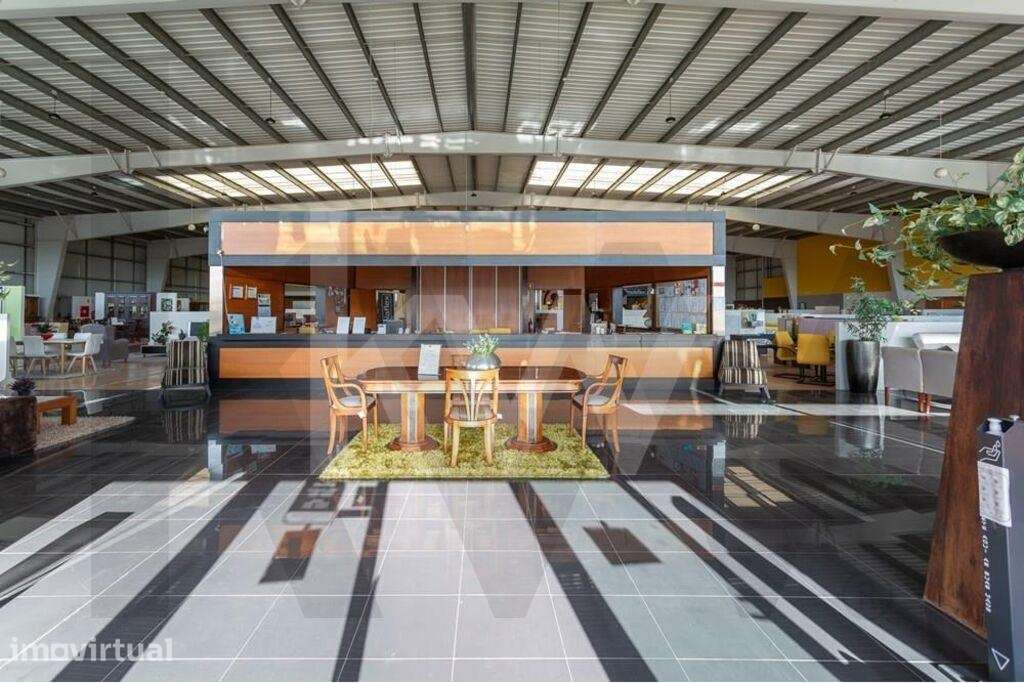 Armazém com  3251,05 m2 inserido no parque industrial de Castelo Branc - Grande imagem: 3/60