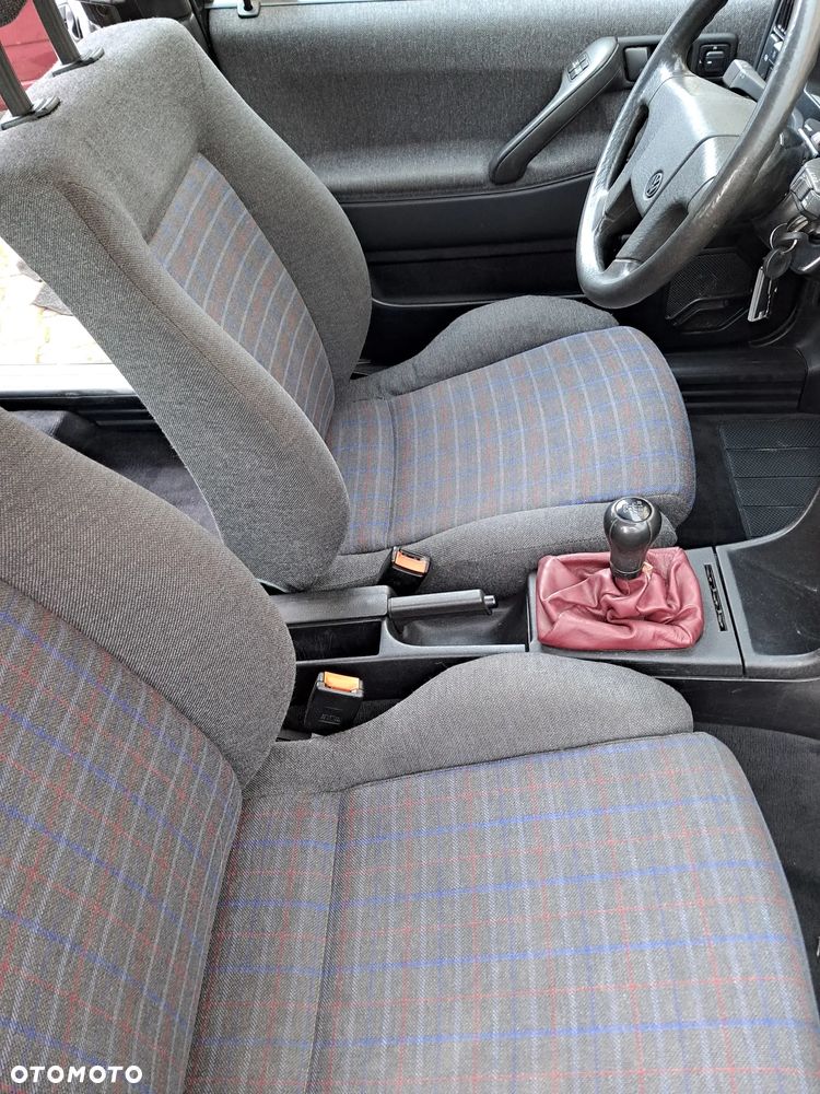 Volkswagen Passat 2.0 GT - 11