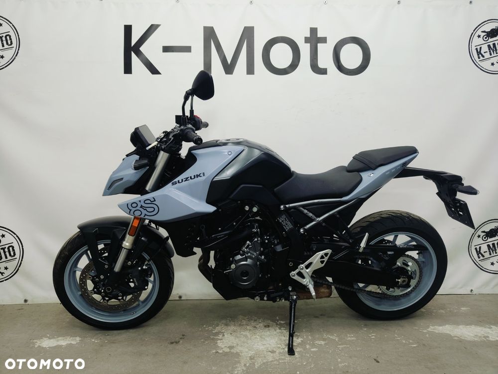 Suzuki GSX - 17