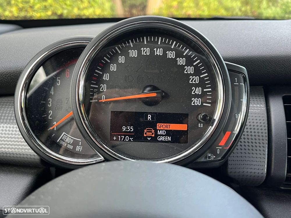 MINI 5 Portas Cooper D Auto - 9