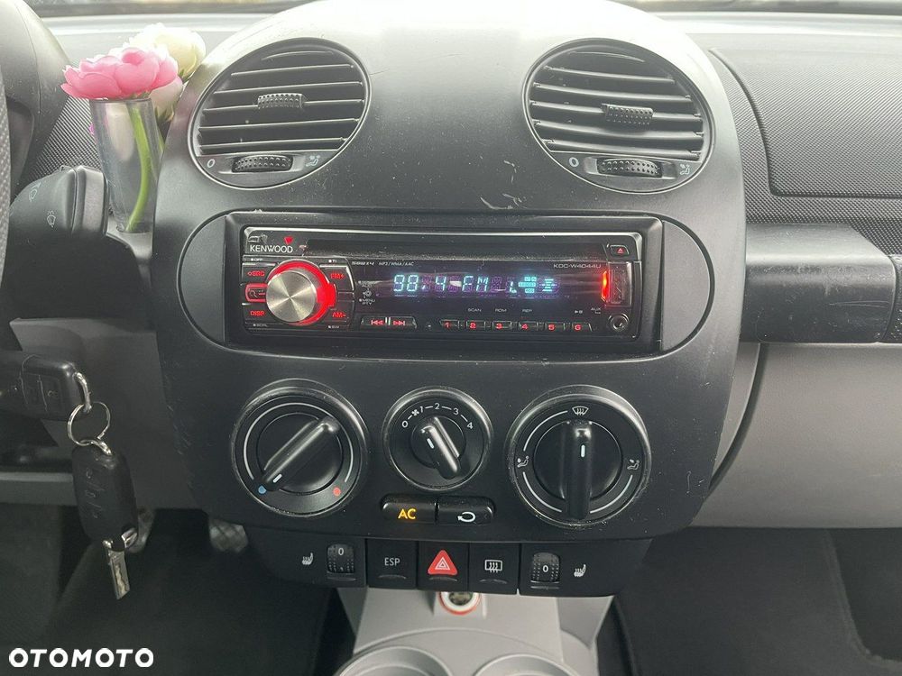 Volkswagen New Beetle - 23