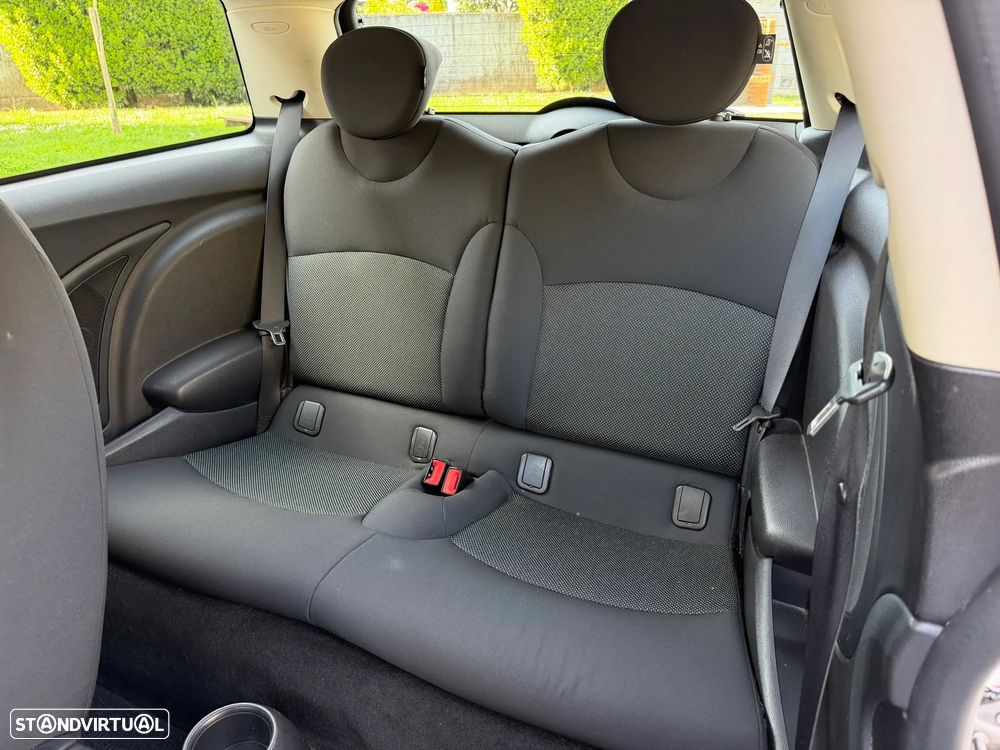 MINI 3 Portas One D - 7