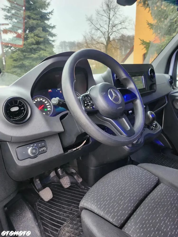 Mercedes-Benz Sprinter - 11