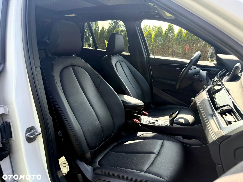 BMW X1 xDrive25i Advantage - 6