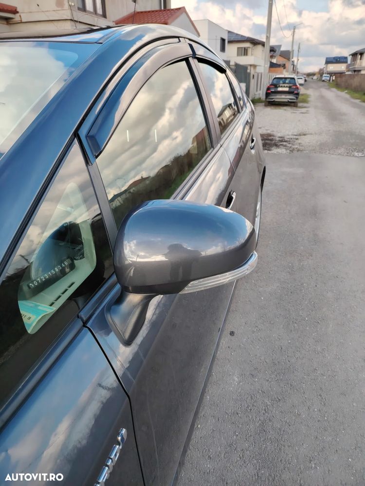 Toyota Prius Sol - 8