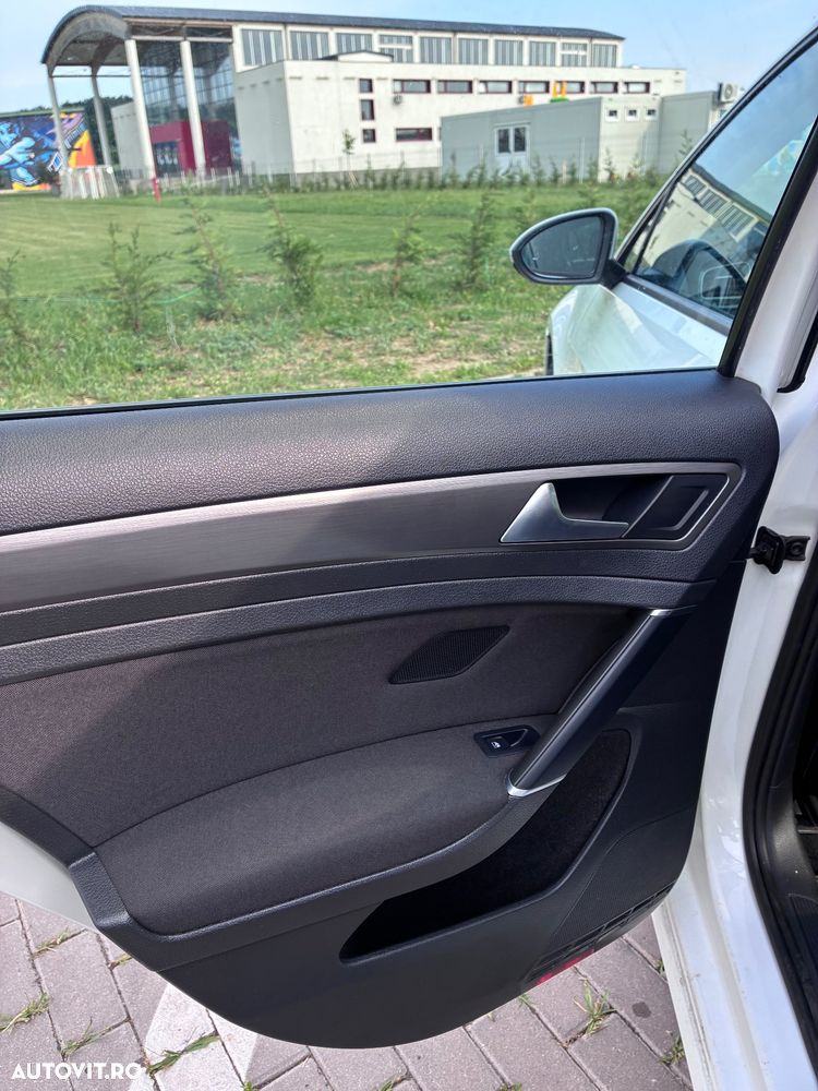 Volkswagen Golf 1.6 TDI Comfortline - 11