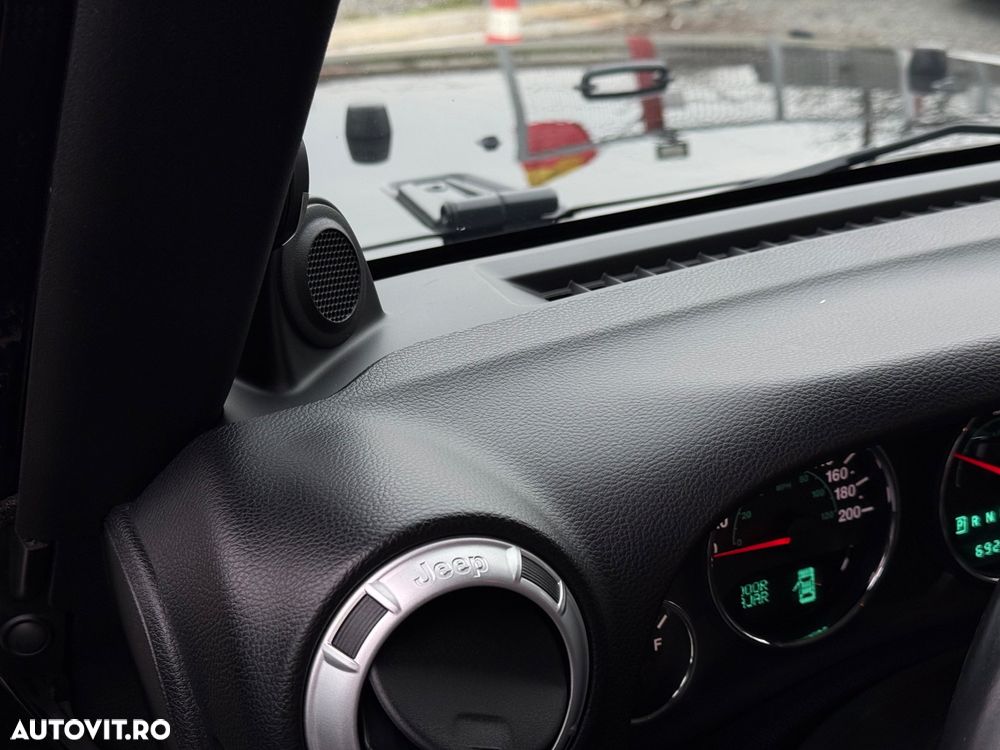 Jeep Wrangler Unlimited Hard-Top 2.8 CRD DPF Automatik Sahara - 39