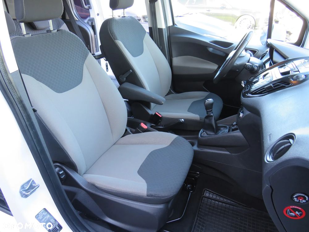 Ford Tourneo Courier - 35