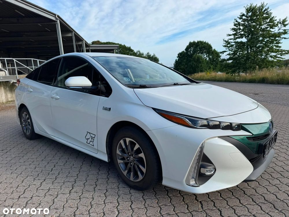 Toyota Prius Hybrid Executive - 2