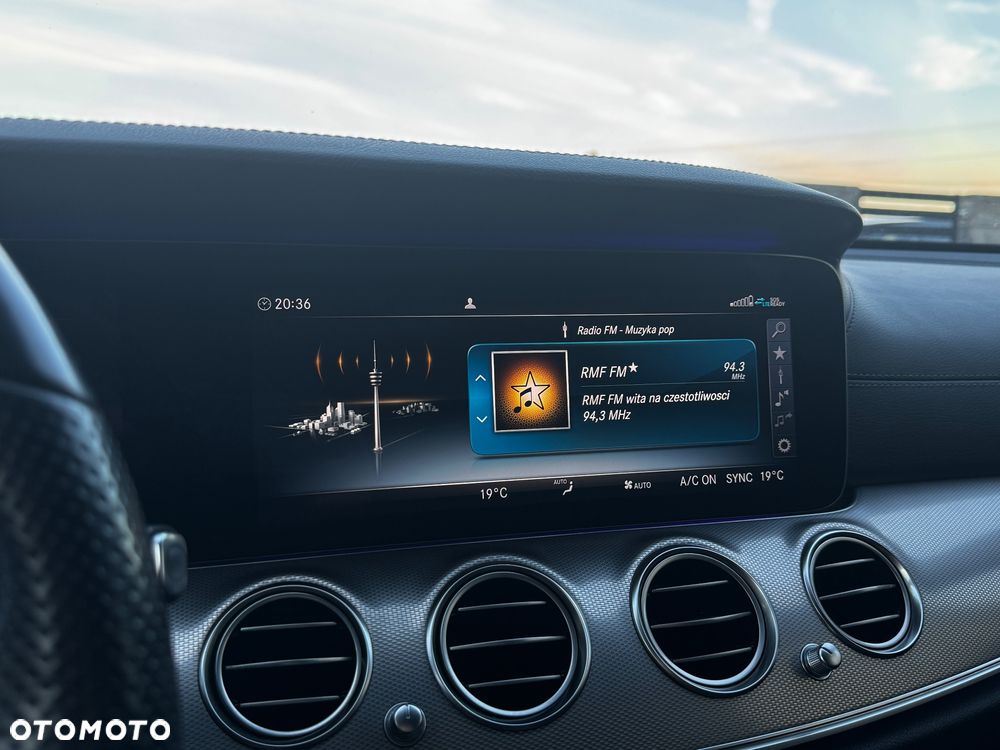 Mercedes-Benz Klasa E 220 d 4-Matic 9G-TRONIC - 30