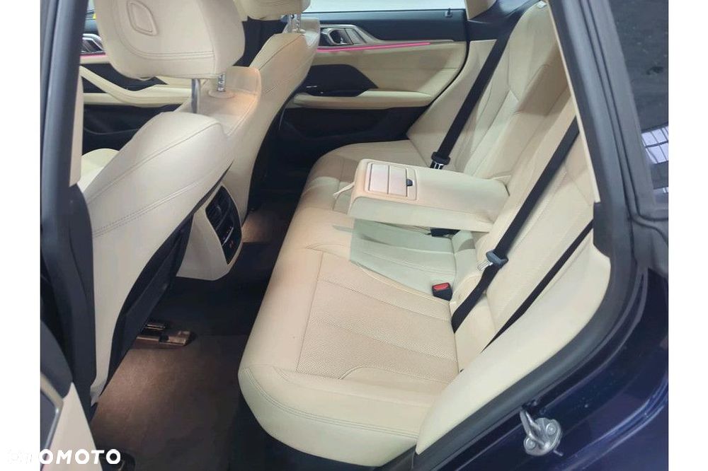 BMW i4 - 8