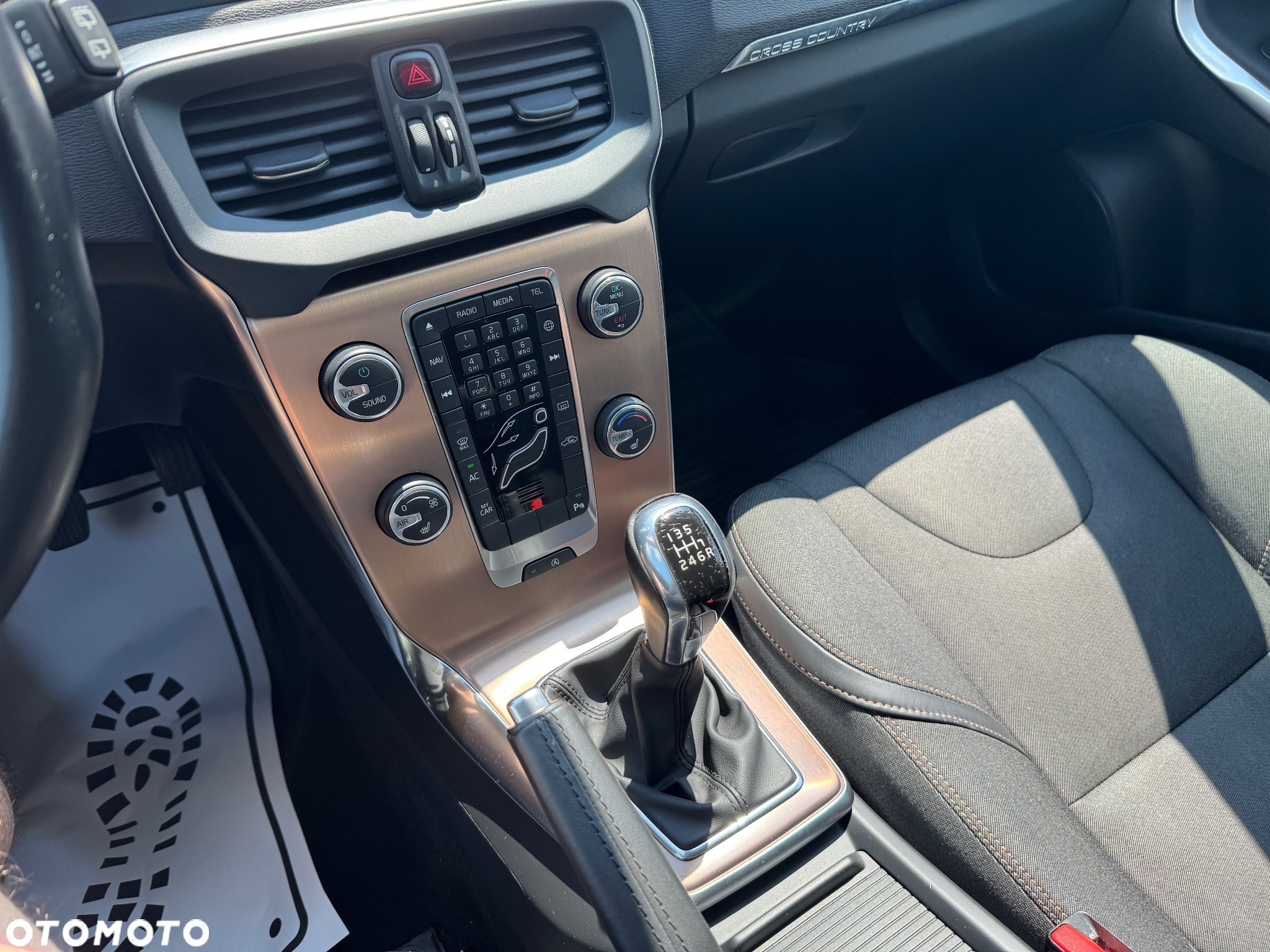 Volvo V40 Cross Country D3 Momentum - 6