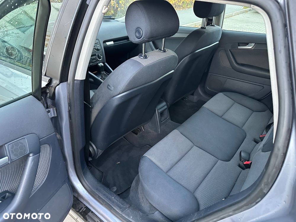 Audi A3 Sportback 1.6 FSI Attraction - 12