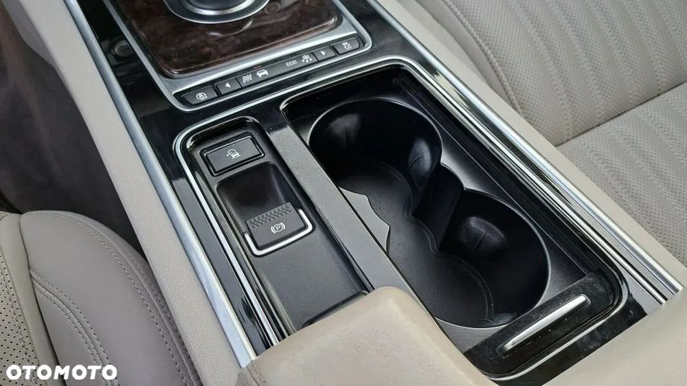 Jaguar XF 2.0 T R-Sport - 14