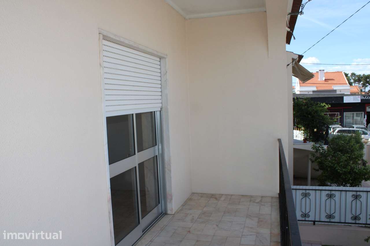 Moradia T3 com jardim e garagem em Sesimbra - Grande imagem: 3/5