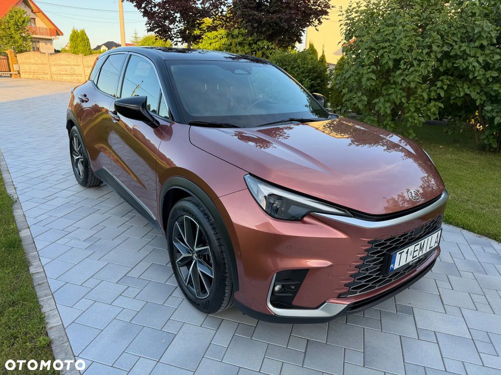 Lexus LBX 1.5 Hybrid Cool AWD - 4
