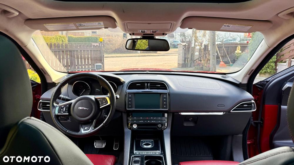 Jaguar F-Pace 2.0 i4P AWD R-Sport - 9