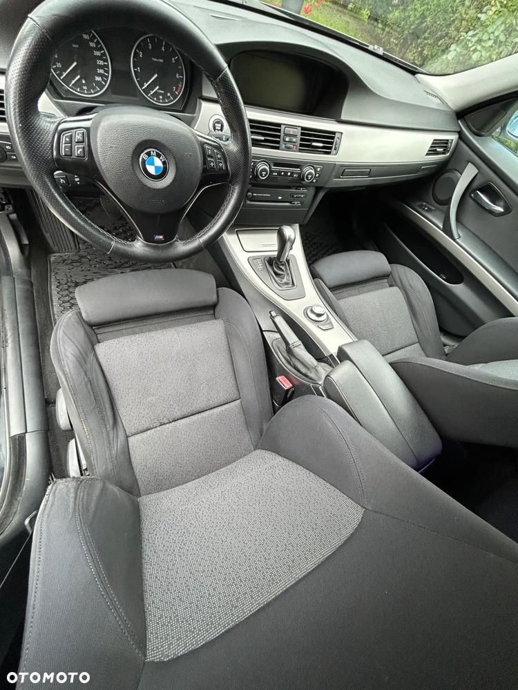 BMW Seria 3 318i Touring - 11