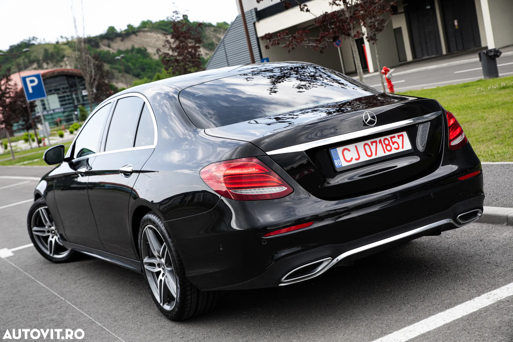 Mercedes-Benz E 200 d 9G-TRONIC AMG Line - 36