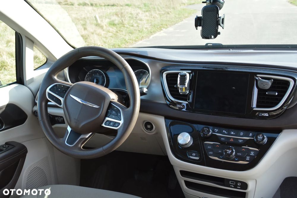 Chrysler Pacifica - 29