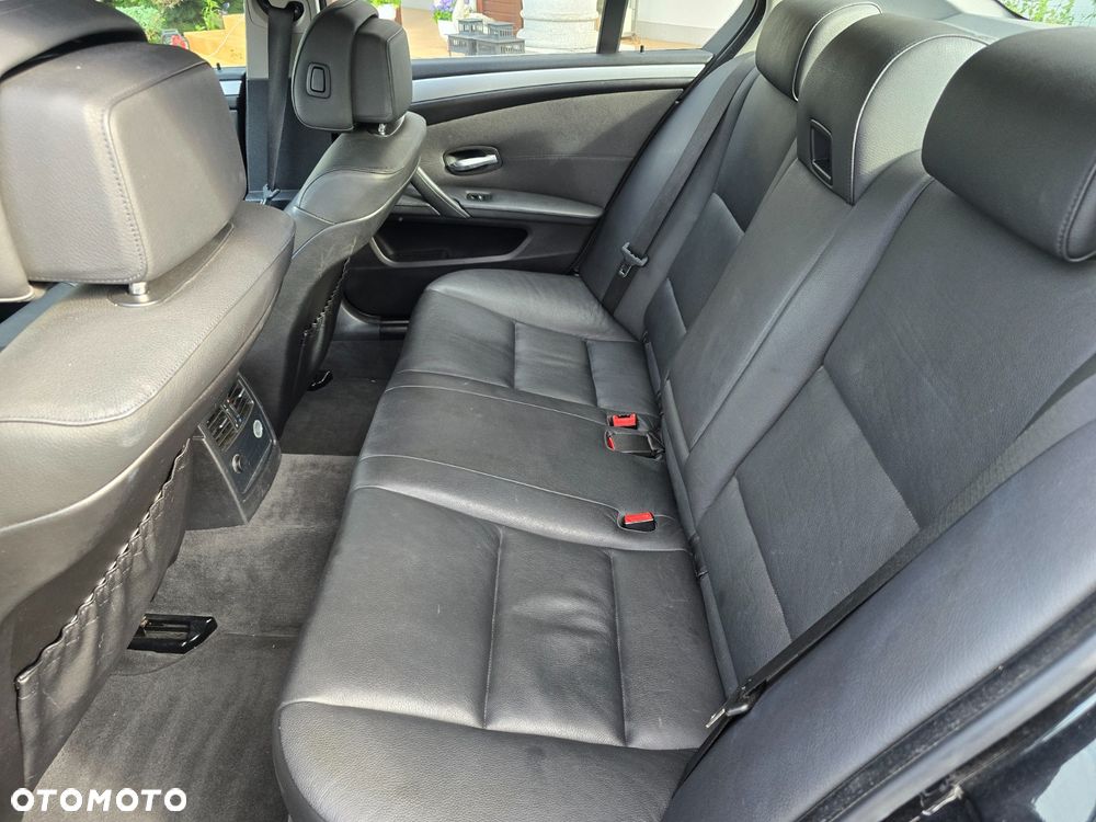 BMW Seria 5 523i - 7