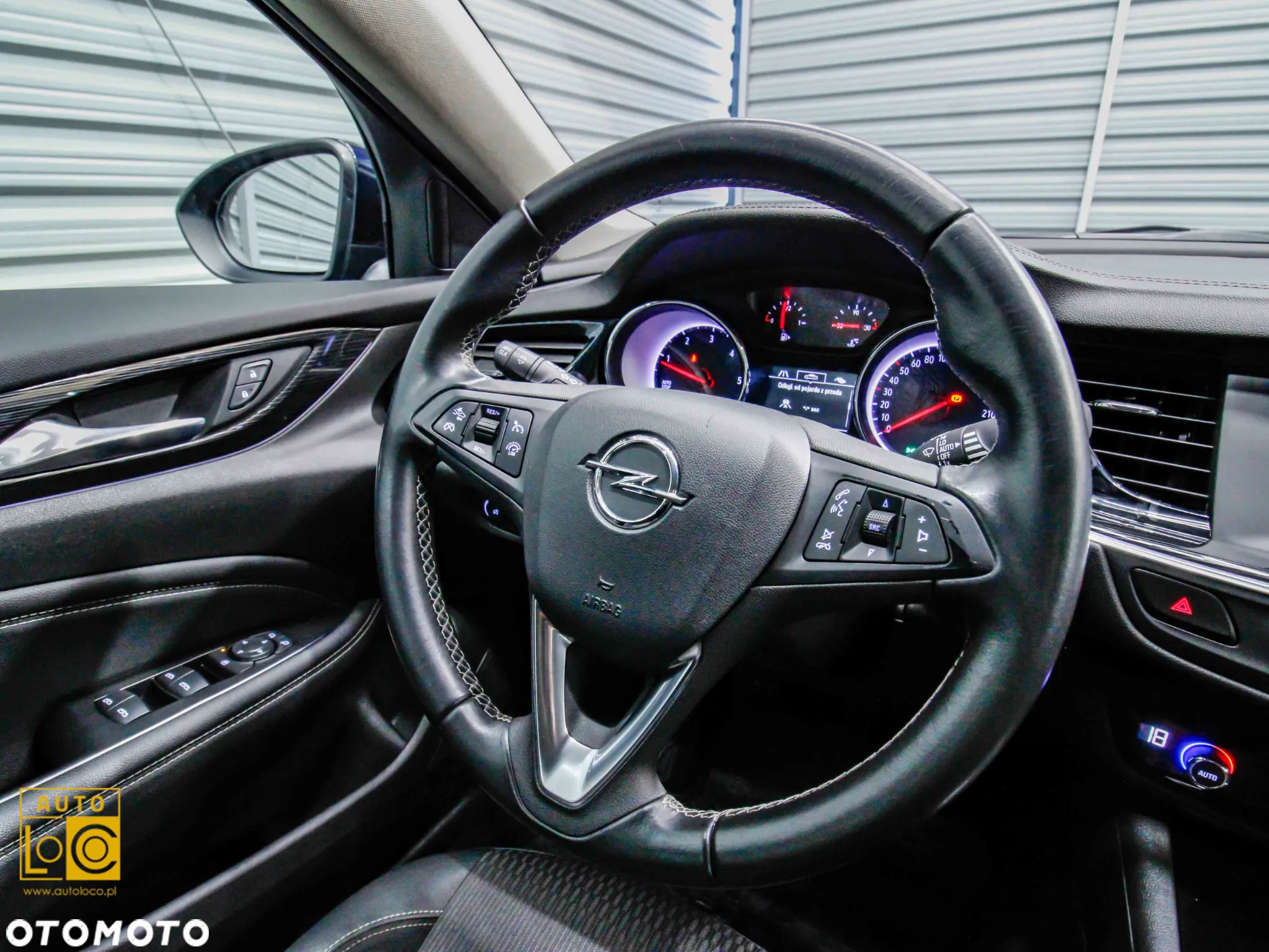 Opel Insignia 2.0 CDTI Cosmo S&S - 26