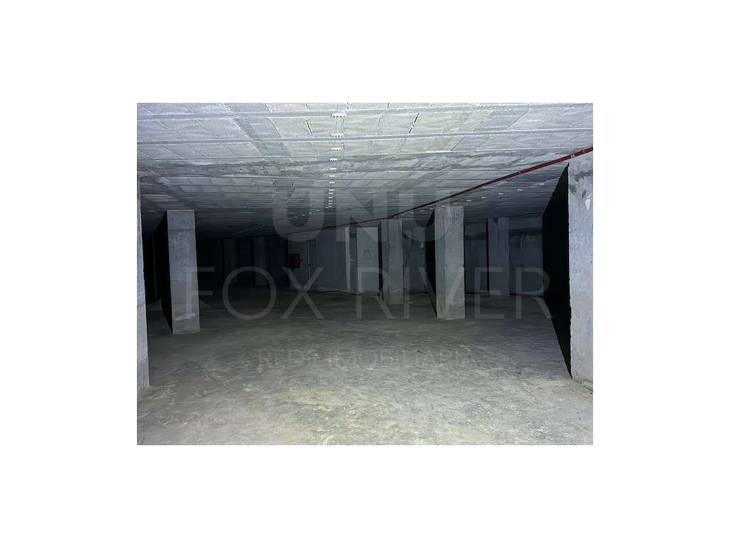 Garagem com capacidade de 48 lugares - Grande imagem: 4/12