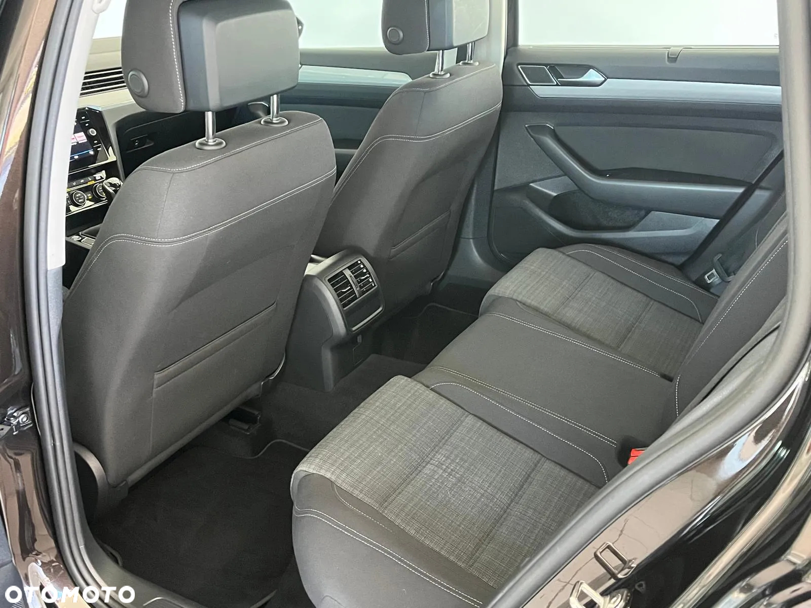 Volkswagen Passat 2.0 TDI EVO Business - 35