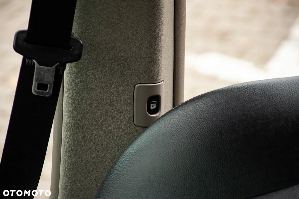 Lancia Voyager 3.6 Platinum - 35