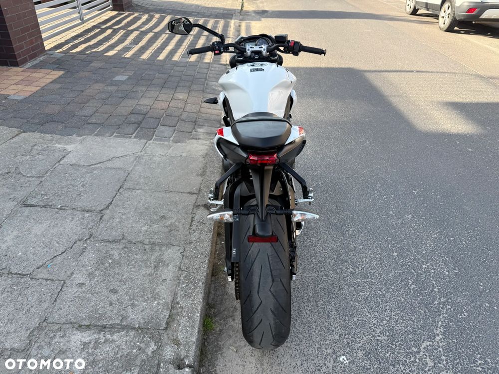 Triumph Street Triple - 7