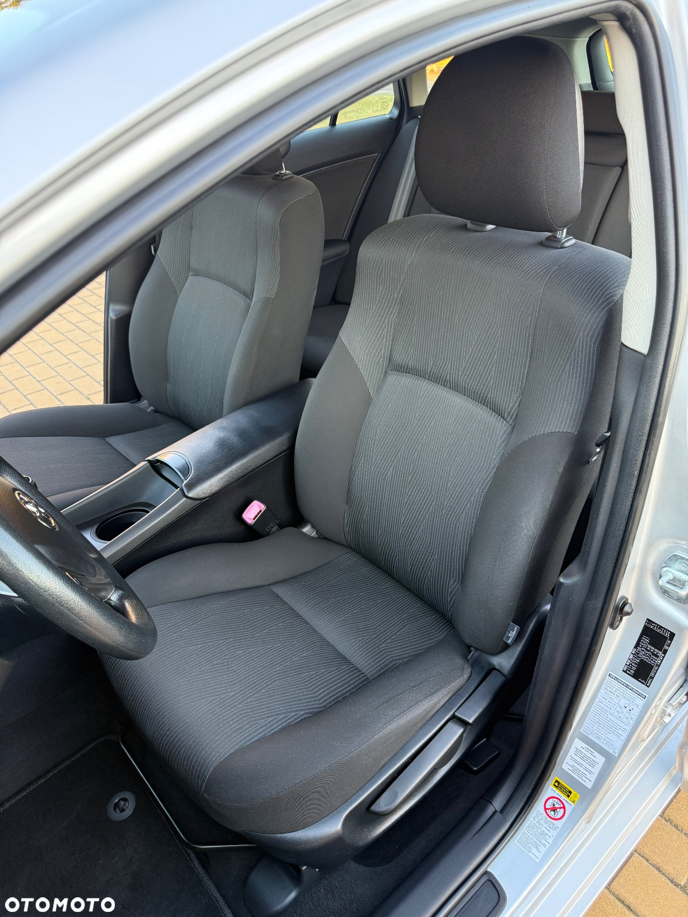 Toyota Avensis 1.6 Active - 11