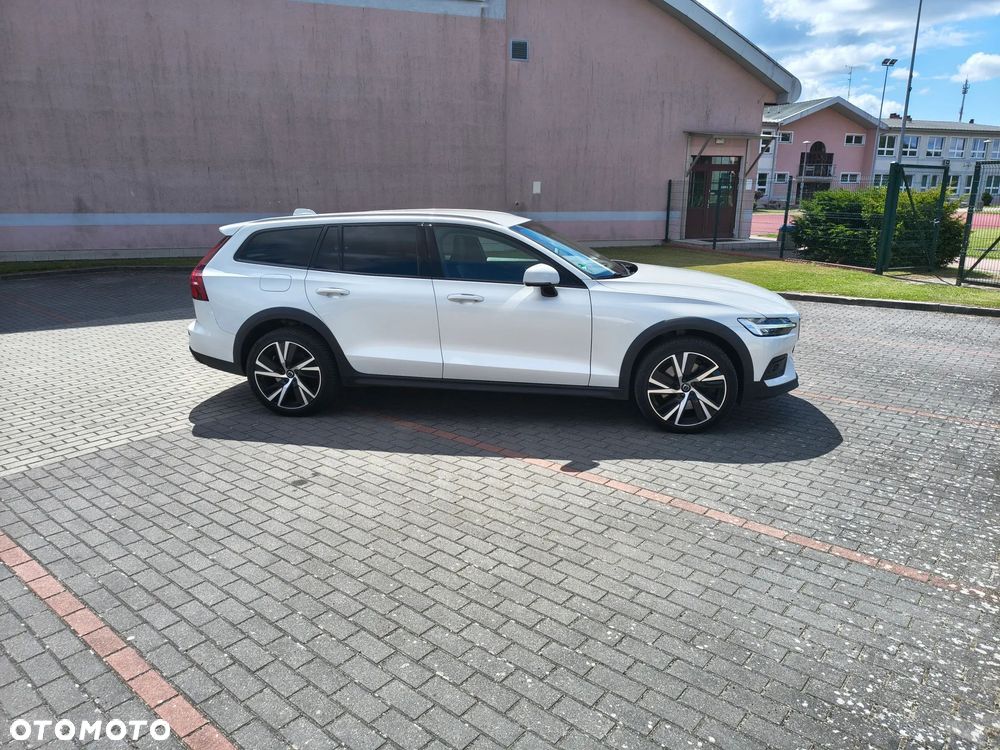 Volvo V60 Cross Country B5 B AWD Ultimate - 7