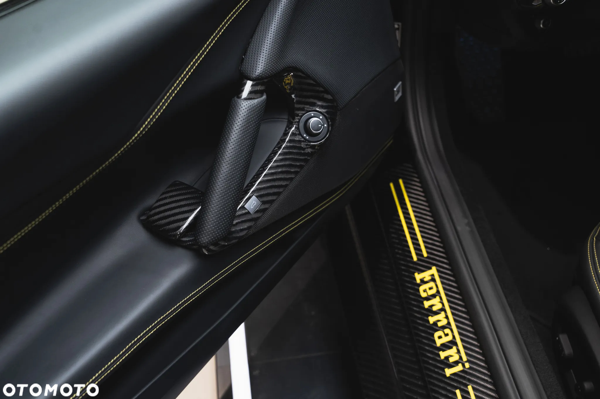 Ferrari 812 Superfast - 13