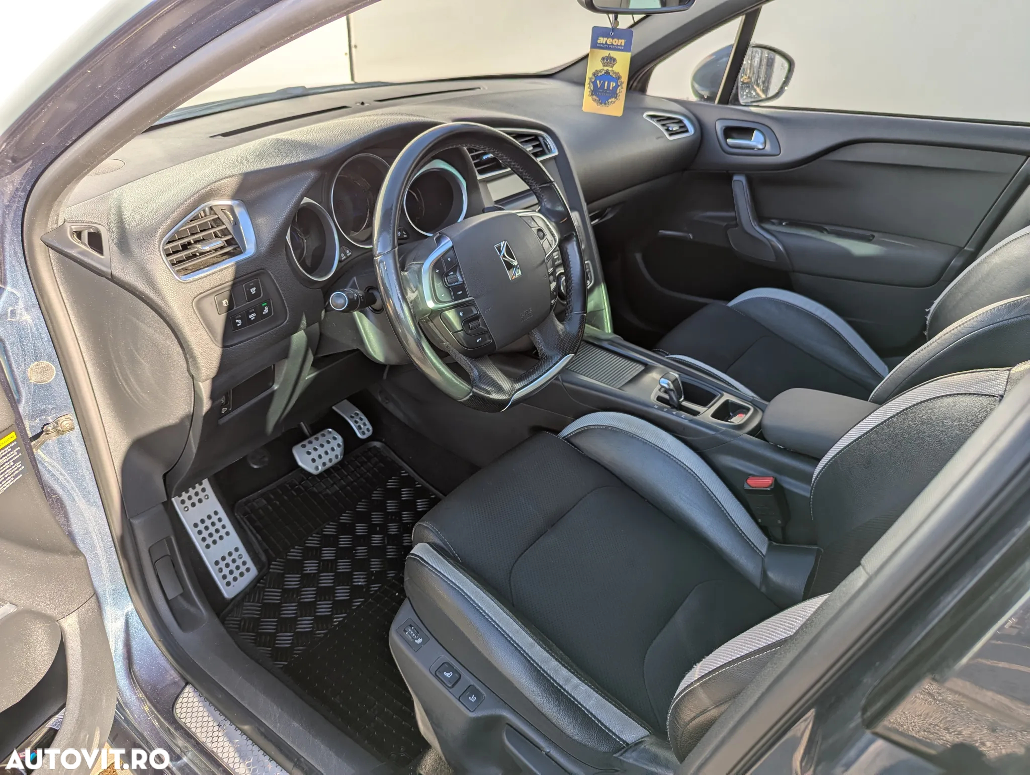 Citroën DS4 e-HDi 110 EGS6 SoChic - 11